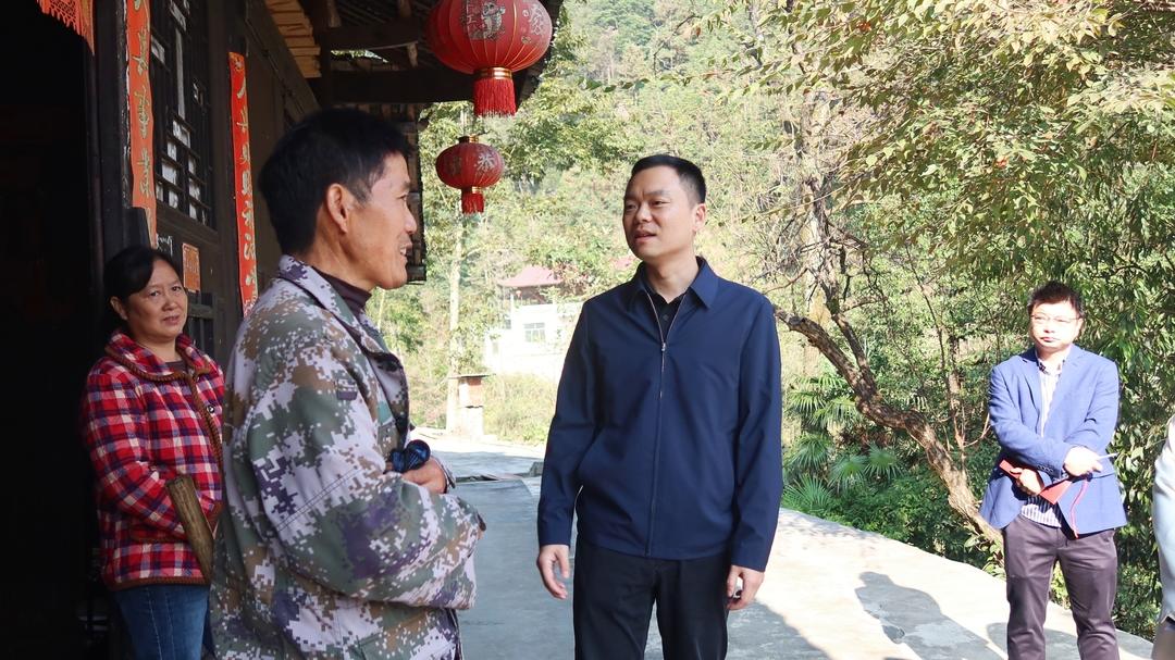 胡杰到新建镇调研乡村振兴工作