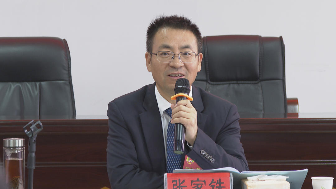 张家铣参加县政协六届一次会议工商联民建妇联侨联界别分组讨论