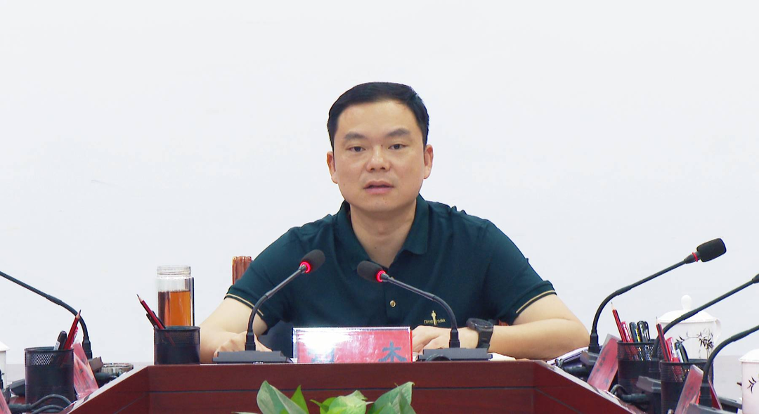 胡杰主持召开县长碰头会 - 中方县人民政府